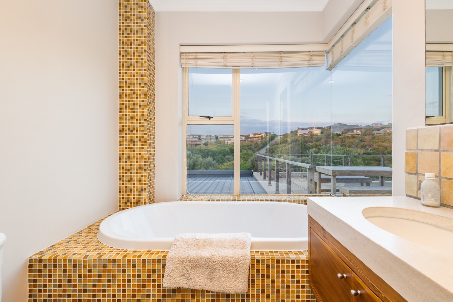 5 Bedroom Property for Sale in Whale Rock Beach Western Cape